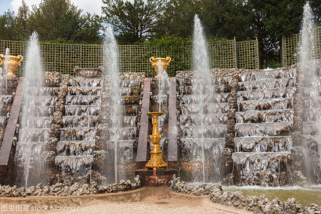 凡爾賽宮噴泉 公園中的歐洲古典藝術瑰寶