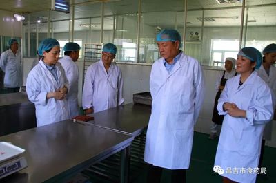 筑牢節(jié)日安全防線——自治區(qū)食藥監(jiān)局副局長王忠明深入昌吉開展節(jié)前市場(chǎng)供應(yīng)與食品安全專項(xiàng)檢查調(diào)研